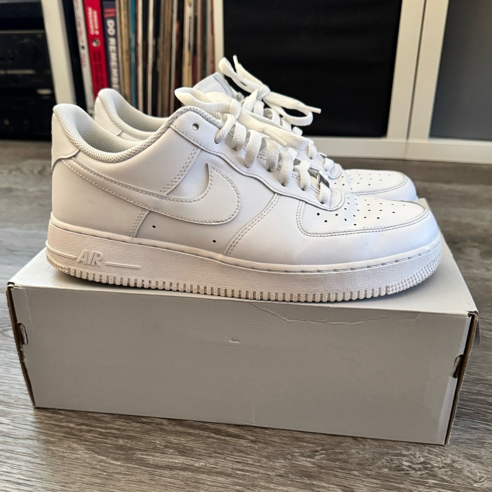 Nike Air Force 1 07’ - Picture 1 of 9